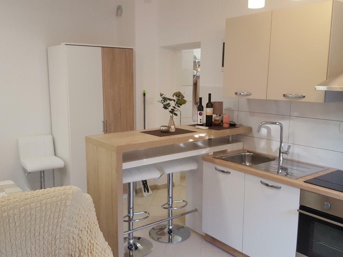 Studio Apartman D&D บานโจเล ภายนอก รูปภาพ