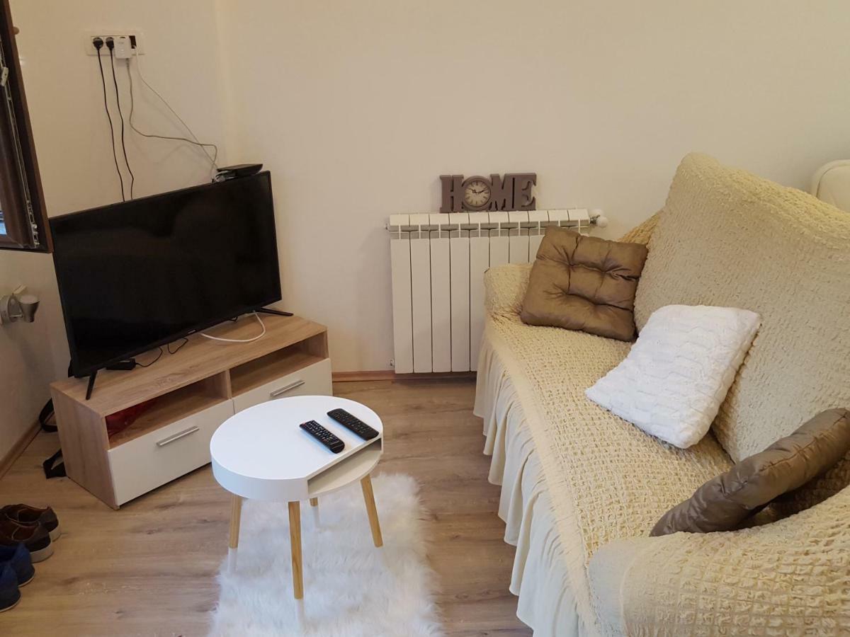 Studio Apartman D&D บานโจเล ภายนอก รูปภาพ
