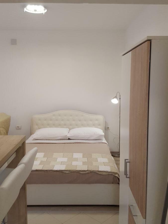 Studio Apartman D&D บานโจเล ภายนอก รูปภาพ